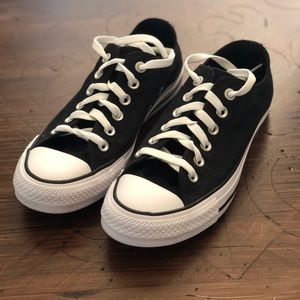 Women’s Converse size 7 shoes